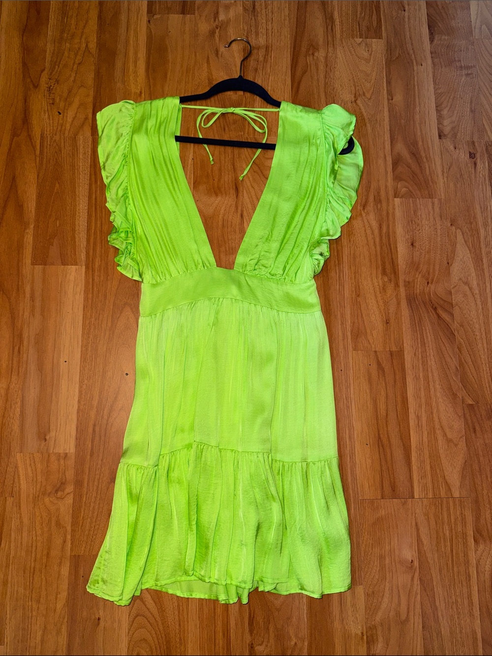 Women’s Stillwater Jessie Mini Lime Green Ruffle Sleeve V-Neck Dress worn once!!